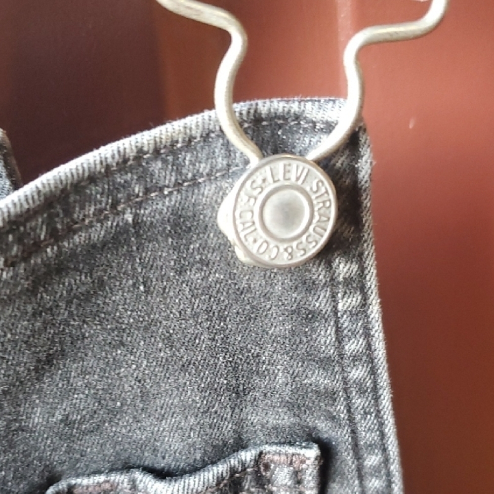 Levi's Premium Black skinny Overalls with Classic Bib Front and Sturdy Denim - Picture 5 of 15